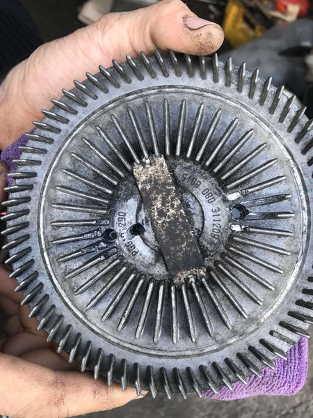 Віскомуфта вентилятора Land Rover Range Rover 1997 р.  2.5 л дизель Кременчук