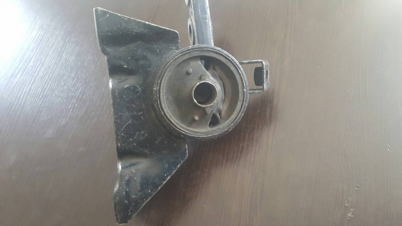 Подушка двигателя правая Mazda 626  1998 универсал 2.0 Дизель Одесса