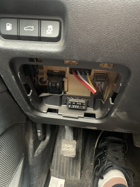 Крышка предохранителей в салоне слева от водителя Kia Optima 4 универсал 2017 г.  2.2 л бензин Ровно