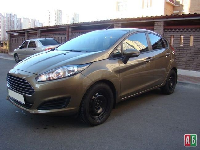 Фара правая Ford Fiesta MK7 хэтчбек 2013 г.  1.3 л бензин Меловое