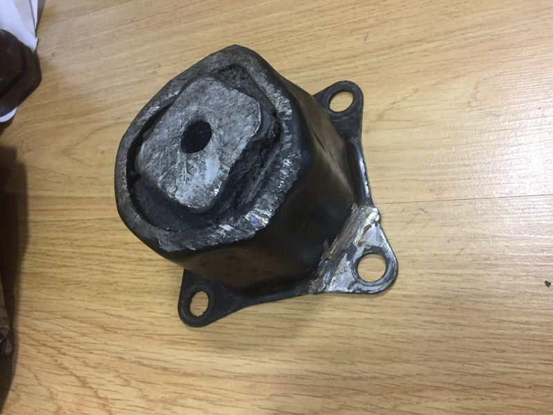 Опора двигуна MAN F 1996 р.  Полтава