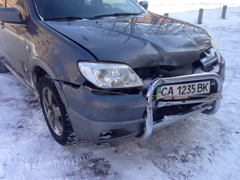 Бампер передний Mitsubishi Outlander  2006 2.4 Бензин Киев