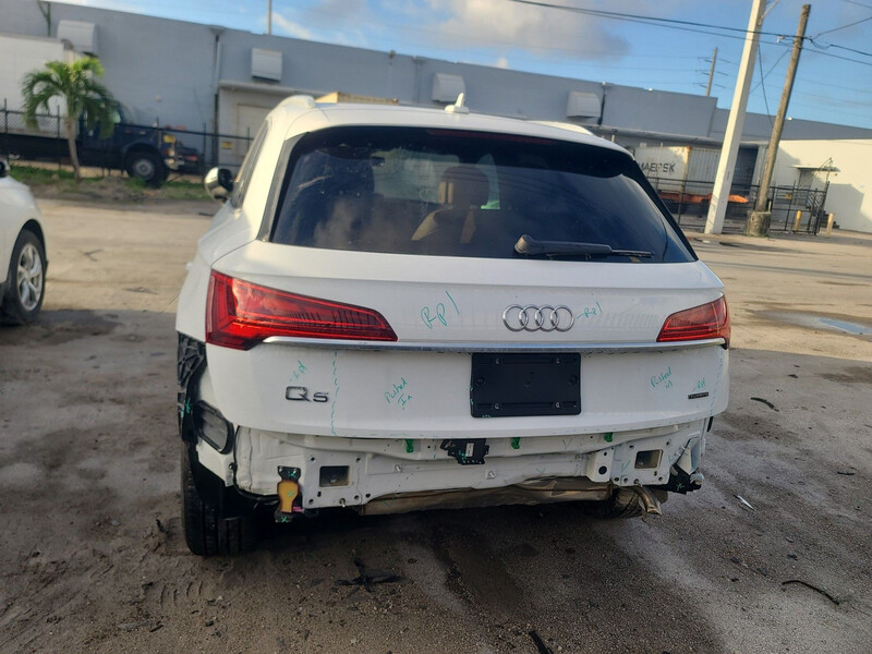 Бампер задній Audi Q5  2023 2.0 Бензин 