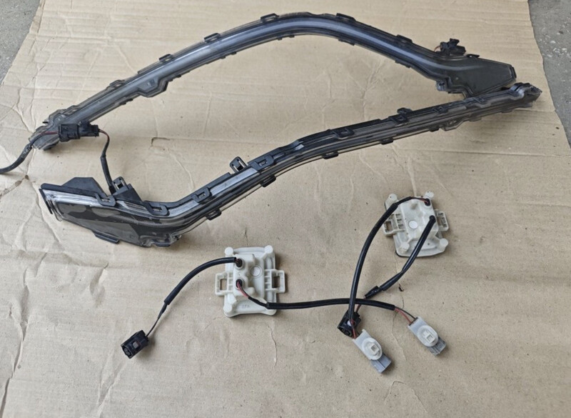 Підсвітка решітки права Mazda 6  2017 