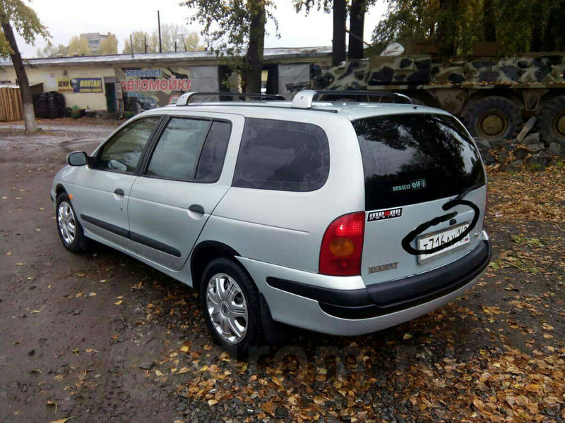 Молдинг накладка на кришку багажника Renault Megane 1 2001 универсал 2.0 Бензин Львов