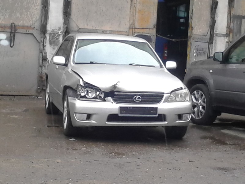 Переднее правое крыло Lexus IS  2001 2.0 Бензин Одесса