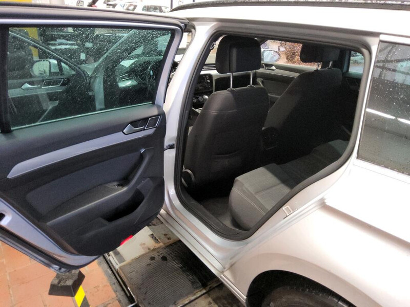 Стекло двери Volkswagen Passat B8  2020 универсал 2.0 Дизель Умань