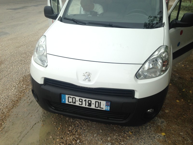 Накладка кришки на бампер Peugeot Partner 2012 р.  1.6 л дизель Рівне