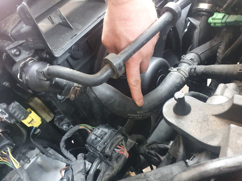 Верхний патрубок радиатора (с водительской стороны) Volkswagen Passat CC  2013 2.0 Бензин Черновцы