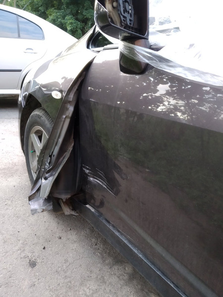 Двері водійські Nissan Tiida C11  2008 хетчбек 1.6 Бензин 