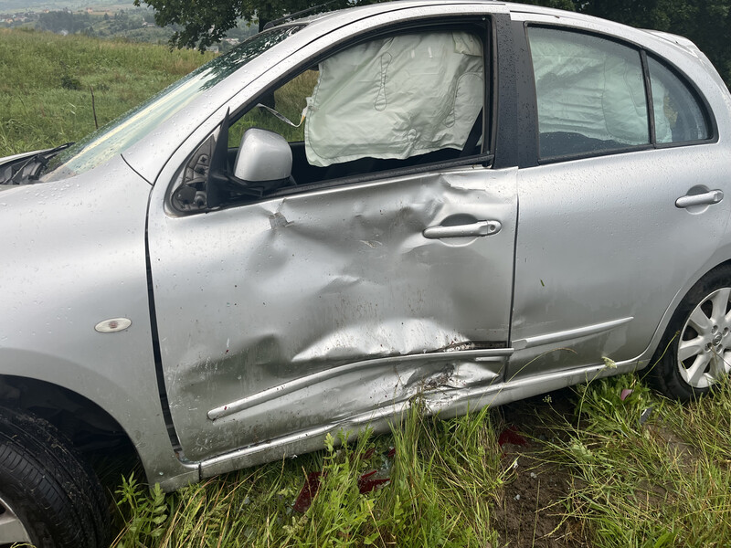 Дверка ліва передня в зборі, лівий поріг разом зі стійкою б Nissan Micra  2010 хэтчбек 1.2 Бензин Чоп