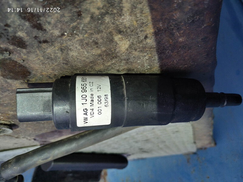 Моторчик бачка омивача Volkswagen Golf 4  1999 хетчбек 1.4 Бензин Київ