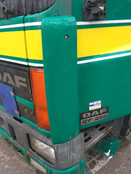 Вітровик правий DAF 75  2001 9.0 Дизель Суми