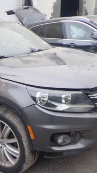 Губа переднего бампера Volkswagen Tiguan  2013 2.0 Бензин 