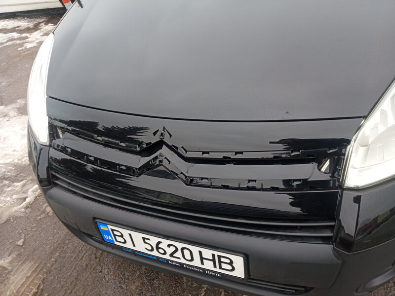 Емблема решітки радіатора Citroen Berlingo  2009 1.6 Дизель 