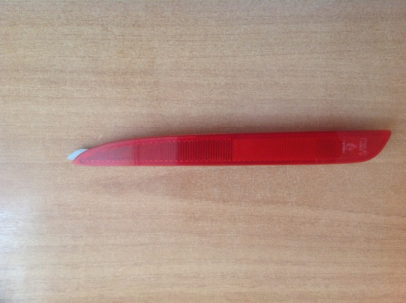 Катафот заднего бампера левый STANLEY P8356 A   Mazda 3