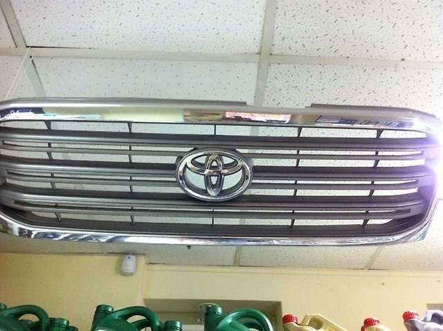 Решетка радиатора в сборе 53101-60270   Toyota Land Cruiser