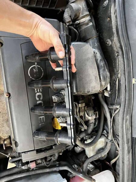 Модуль зажигания Opel Astra универсал 2006 г.  1.6 л бензин Бровары