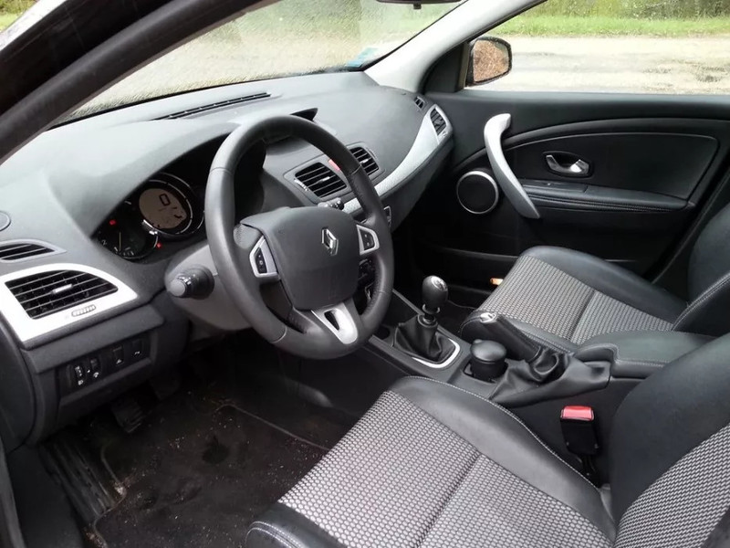 Консоль с подлокотником Renault Megane 3 хэтчбек 2013 г.  1.5 л дизель Ровно