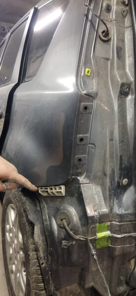 Направляюща бампера заднього водійська сторона Nissan Note E11  2006 1.6 Бензин 