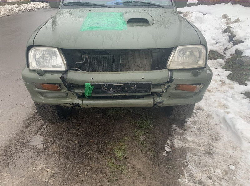 Бампер передний Mitsubishi L 200  2002 2.5 Дизель Семеновка