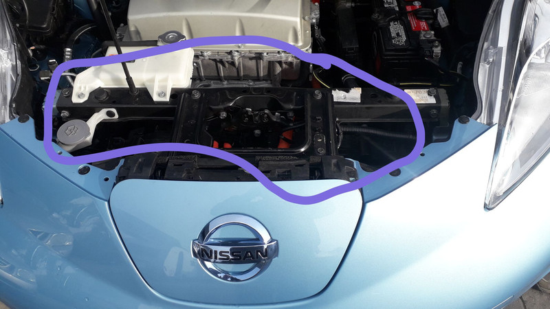 Пластмасова накладка Nissan Leaf  2014 1.4 Электро 