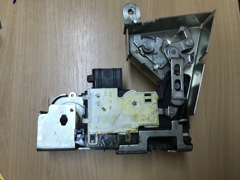 Замок двери задней Ford Transit  2004 2.0 Дизель Киев