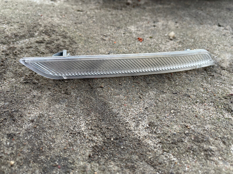 Светоотражатель передний правый BMW X6  2010 3.0 Дизель Ровно