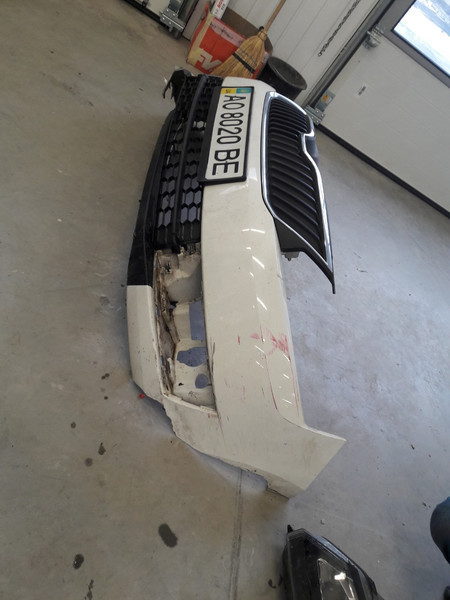 Бампер передній Skoda Rapid 2013 р.  1.6 л бензин Одеса