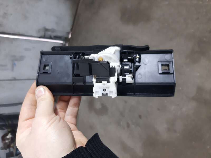 Привод замка задней двери Peugeot 206  2008 хетчбек 1.6 Бензин 