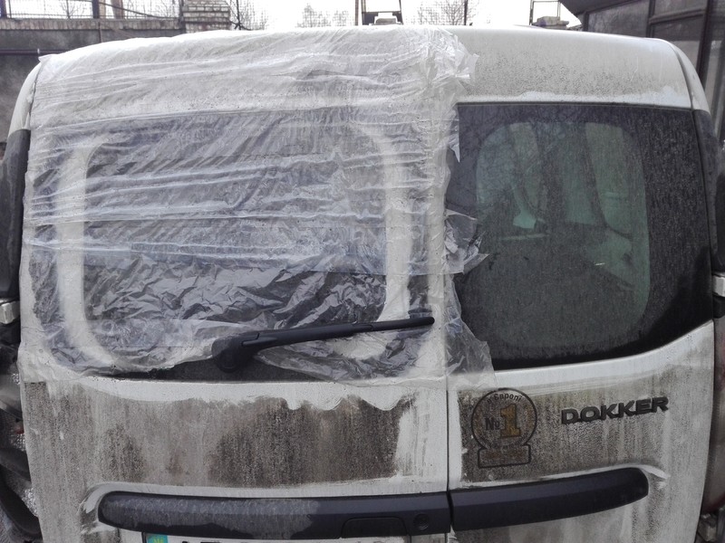 Стекло задней двери багажника Renault Dokker  2015 1.5 Дизель Днепропетровск