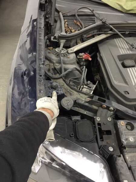 Отбойник капота левый BMW X3 F25  2011 3.0 Бензин Киев