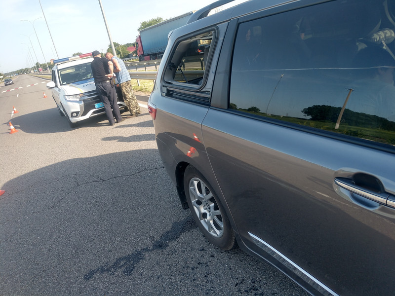 Стекло четверти правое заднее Toyota Sienna  2015 3.5 Бензин Киев