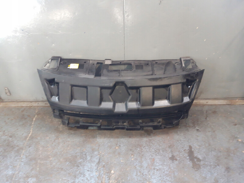 Решетка радиатора рено Renault Scenic 3 2011 г.