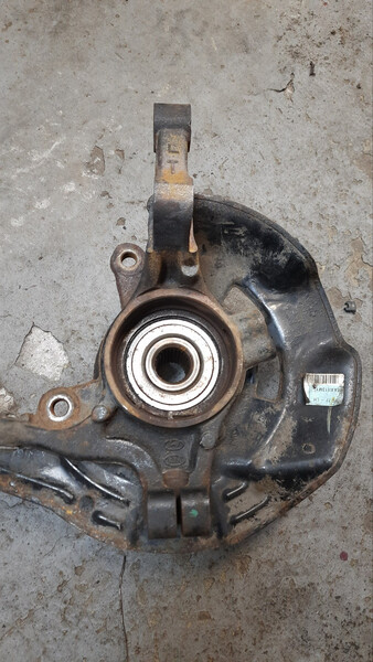 Поворотный кулак левый 517153S210   Hyundai Sonata