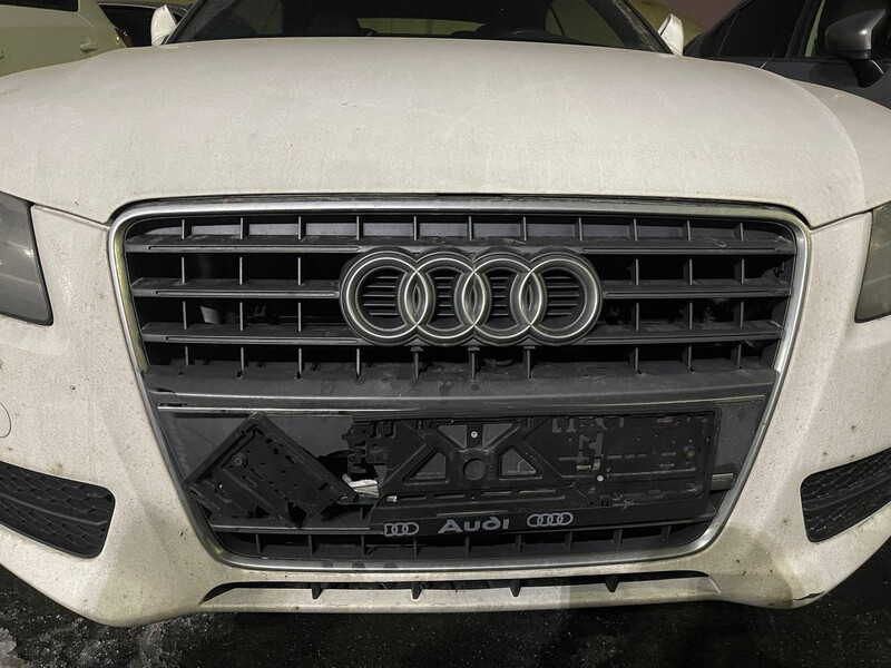 Решетка радиатора Audi A5 2009 г.  Ужгород
