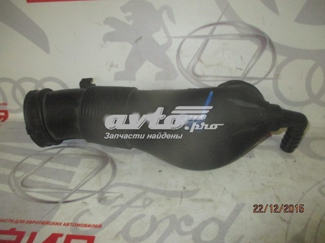 Патрубок повітряного фільтра 9158710   Opel Zafira