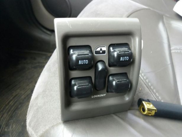 Кнопки стеклоподъемников Chrysler PT Cruiser хэтчбек 2001 г.  2.0 л бензин Киев