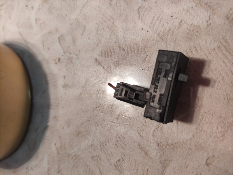 Микро концевик задней ляды Volkswagen Passat B5  2003 универсал 2.5 Дизель Гадяч