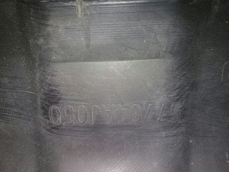 Заглушка протитуманної фари Subaru Outback  2011 універсал 2.5 Бензин 