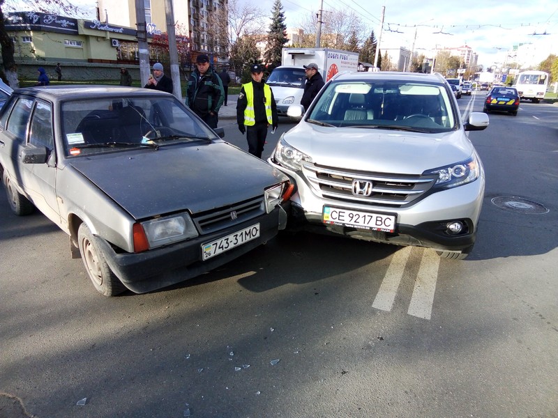Нижня частина переднього бампера Honda CR-V 4  2013 2.0 Дизель Чернівці