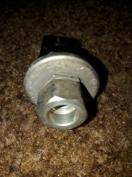 Датчик давления кондиционера 8Z0959126   Audi A4, Audi A6, Audi A6 allroad quattro, Volkswagen Passat, Volkswagen T5 (Transporter)