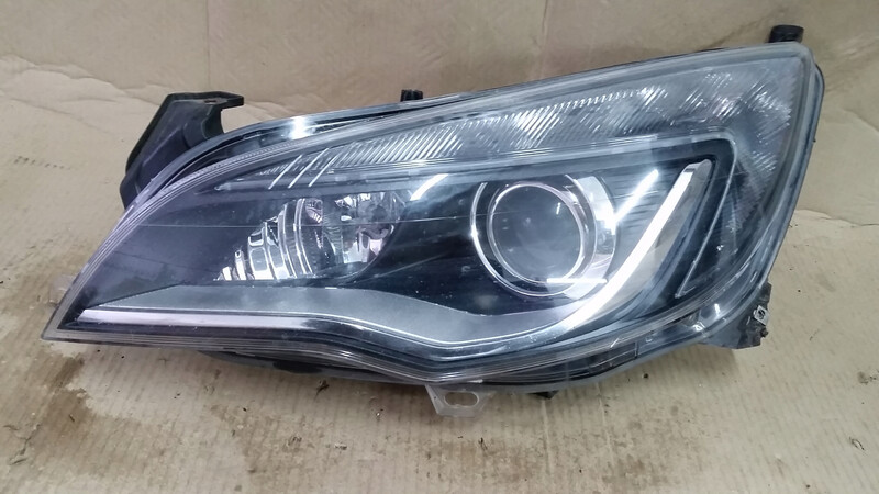 Фара передняя Opel Astra универсал 2011 г.  2.0 л дизель Ковель