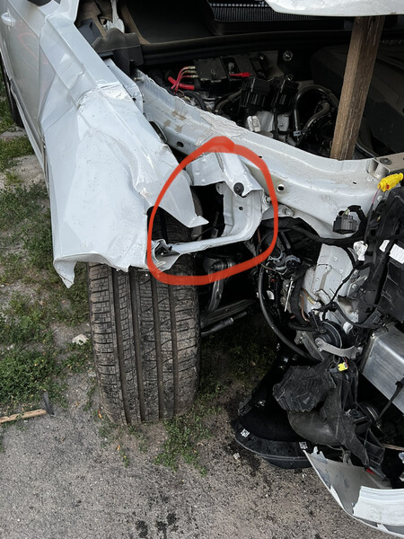 Кріплення крила Audi Q7  2020 універсал 2.0 Бензин 