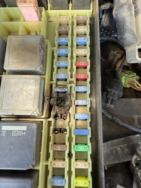 Корпус предохранителя под капотом Land Rover Range Rover Sport  2011 5.0 Бензин Харків