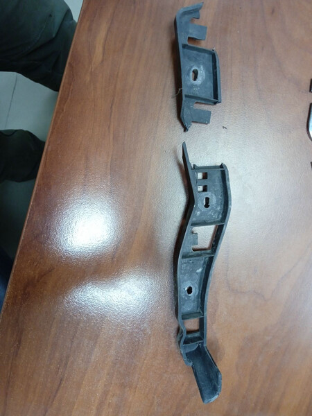 Правый кронштейн крепления бампера Fiat 500L  2013 універсал 1.3 Дизель 