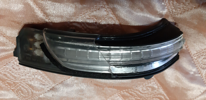 Повторювач повороту у дзеркалі ASSY 4040-044   Toyota Avensis