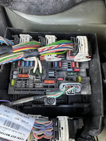 Блок запобіжників Citroen Berlingo 2010 р.  1.6 л дизель