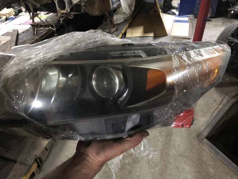 Фара передняя правая ксенон 33100-TL0-E01   Honda Accord