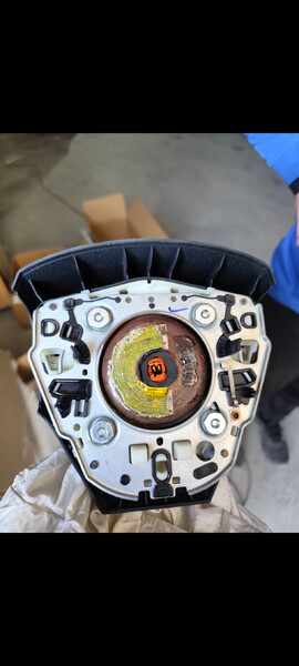 Подушка руля Toyota Auris  2011 хэтчбек 2.0 Гибрид 